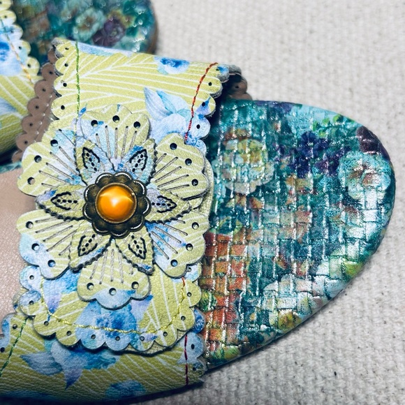 L'Artiste by Spring Step Vogeush Floral Heeled Sandal - Picture 8 of 13